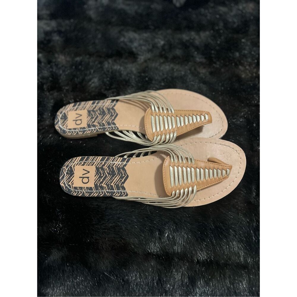 DV women's Thong Sandals size 9.5  Dolce Vita